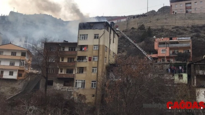 Artvin'de çatı yangını