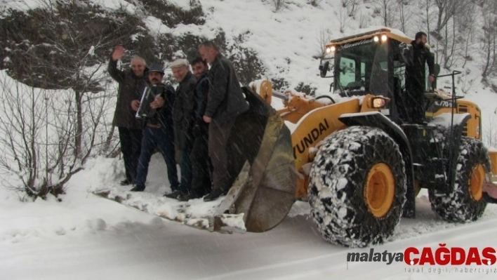 Artvin'de Macahel'e ulaşım kar yağışı ile birlikte güçleşti