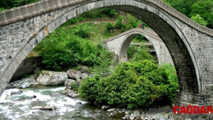 Artvin'deki çifte köprüler tarihe meydan okuyor