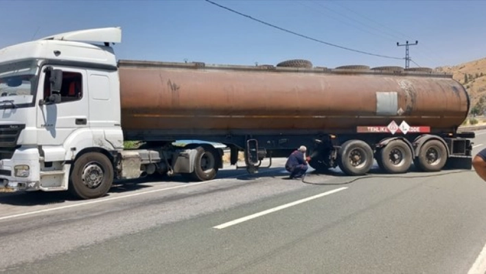 Asfalt yüklü tankerde çıkan yangın söndürüldü