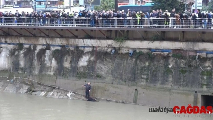 Asi Nehri'ne düşen kadını itfaiye kurtardı