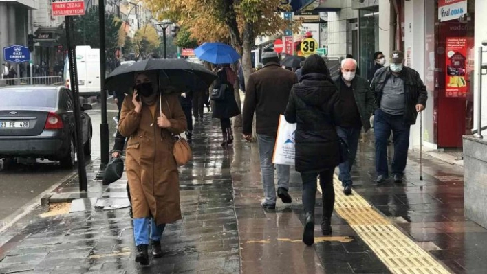 Aşılamada sarıya dönen Elazığ'da uzmanlar uyardı: 'Ben aşı oldum, bu hastalık bana bulaşmaz demeyelim'