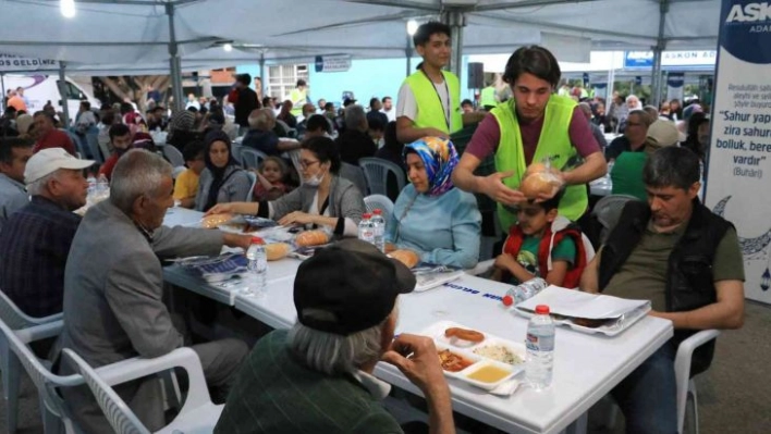 ASKON Adana'dan Ramazanda 45 bin kişiye iftar