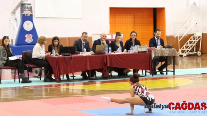 Aydın'da aerobiğin genç yetenekleri görücüye çıktı