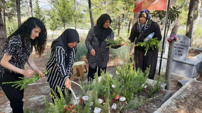 Azra'nın annesi, katilinin ölüm haberini kızına mezarında verdi