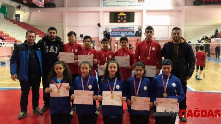 Badminton'da Kayseri takıları Çeyrek Final'de