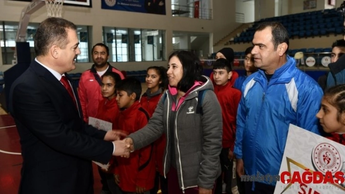 Badminton grup müsabakaları Hakkari'de yapıldı