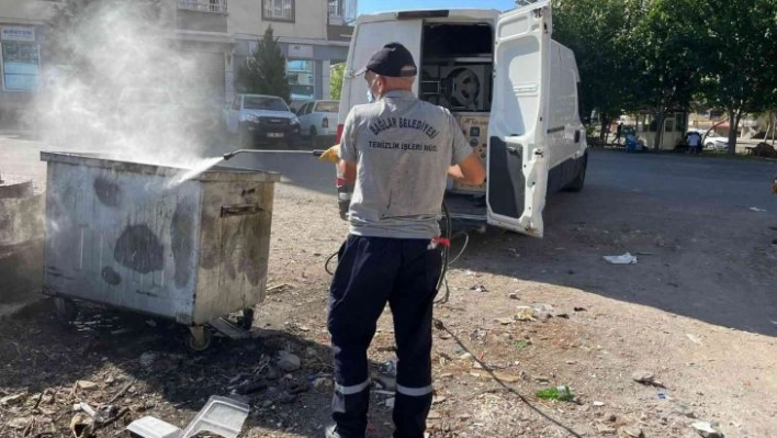 Bağlar Belediyesi çöp konteynerlerini bakımdan geçiriyor