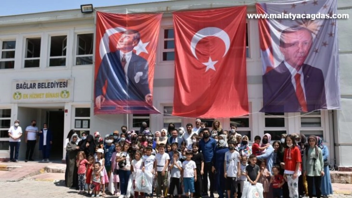 Bağlar Belediyesi ihtiyaç sahibi çocuklar ve aileleri bayram öncesinde sevindirmeye devam ediyor