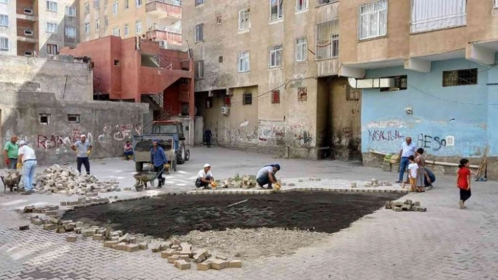 Bağlar Belediyesinden dar sokaklarda genişletme çalışması