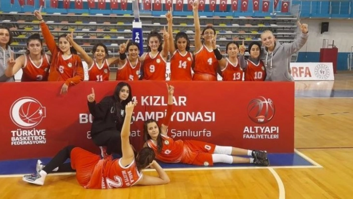 Bağlar Belediyespor'un gençleri bölge şampiyonu oldu