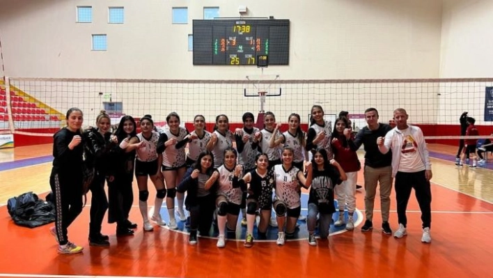 Bağlar Belediyesporlu genç voleybolcular yarı finalde