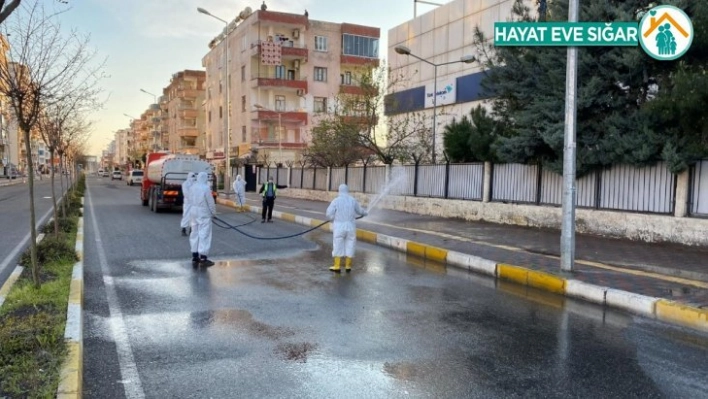 Bağlar'da cadde ve sokaklar dezenfekte edildi