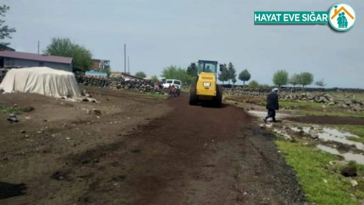 Bağlar'da yol yapım çalışmaları sürüyor