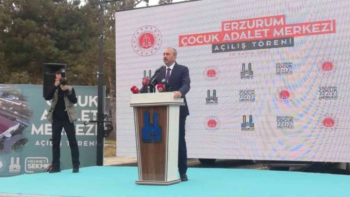 Bakan Gül: 'Çocuklarımızın her türlü kötü alışkanlıklarından korunması için en önemli siper aile yuvasıdır'