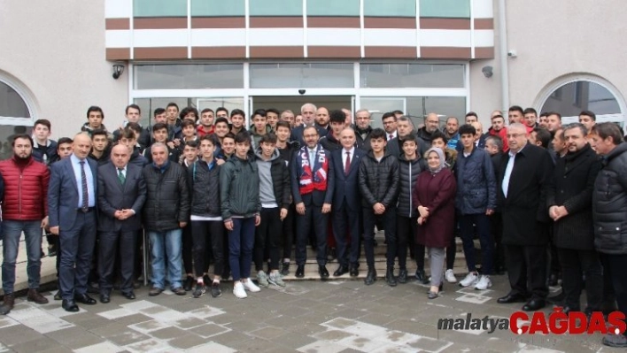 Bakan Kasapoğlu, 'Önemli yıldızlar çıkaracağız'