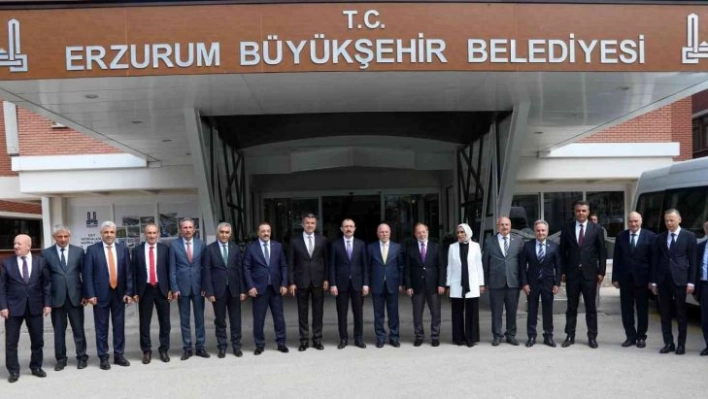 Bakan Muş'tan, Başkan Sekmen'e tecrübe ve yatırım övgüsü