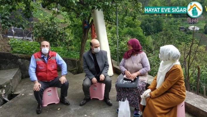 Bakan Selçuk, şehit anneleri ve huzurevindeki büyüklerin Anneler Gününü kutladı