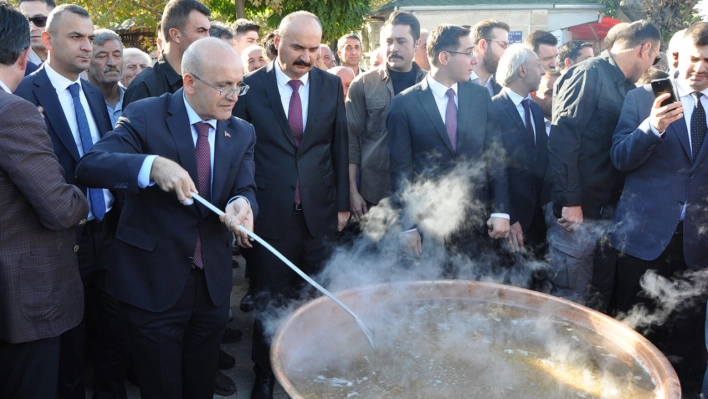 Bakan Şimşek Batman'da 'bağ bozumu' festivaline katıldı