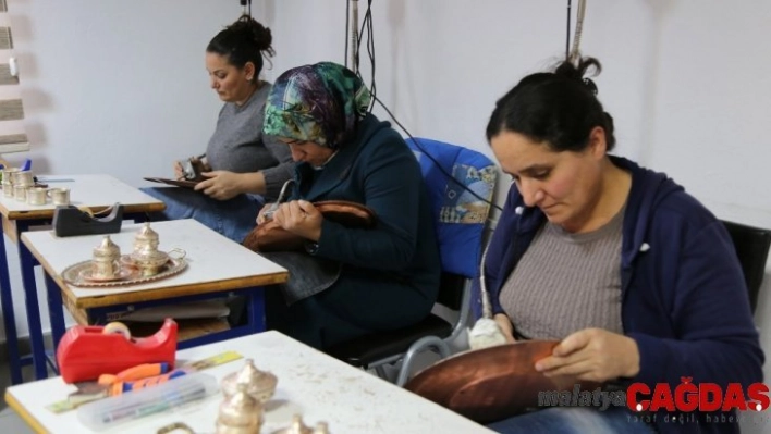 Bakır, kadınların elinden sanata dönüşüyor