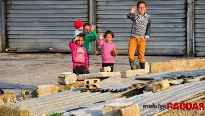 Barış Pınarı Harekat bölgesinde çocuklara oyuncak dağıtıldı