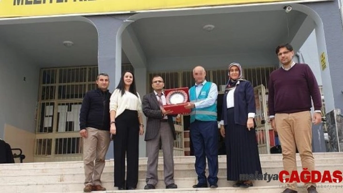 Başarılı yükümlüye plaket