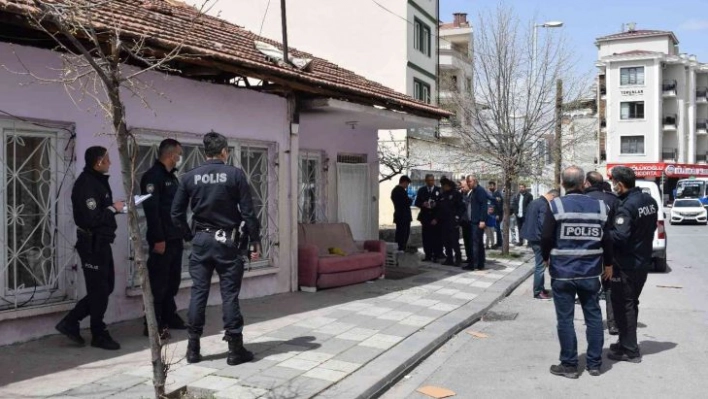 Başından yaralanan genç polisi alarma geçirdi