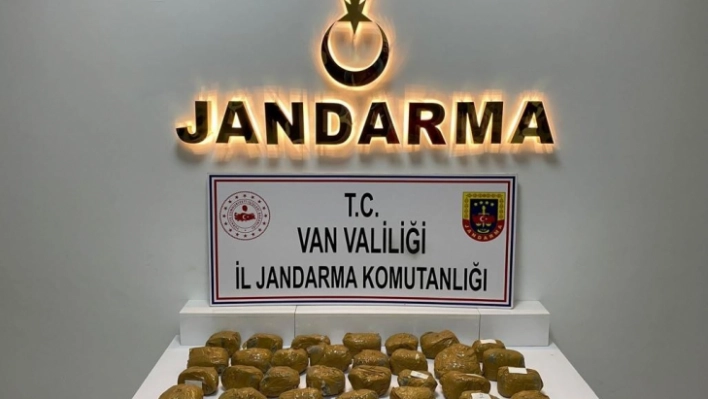 Başkale'de 18 kilo 321 gram toz esrar ele geçirildi