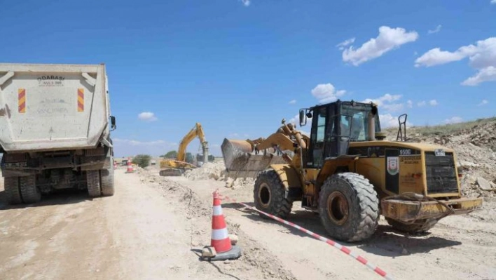 Başkan Beyazgül Çatak'taki yol genişletme çalışmalarını inceledi