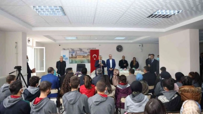 Başkan Beyazgül, öğrencilerle bir araya geldi