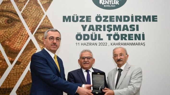 Başkan Büyükkılıç, Kahramanmaraş'tan ödülle döndü