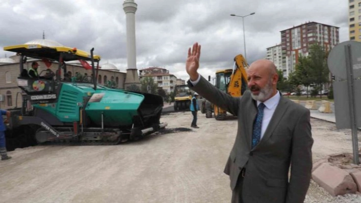 Başkan Çolakbayrakdar asfalt çalışmalarını inceledi