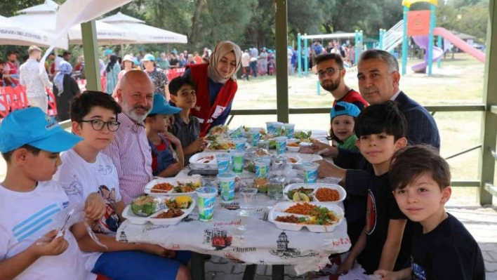 Başkan Çolakbayrakdar'dan diyabetli çocuklara iğnesiz sensörlü ölçüm cihazı