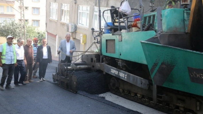 Başkan Demirtaş asfalt döktü