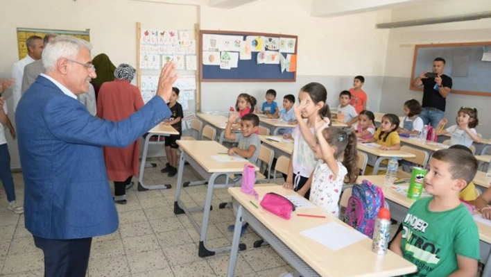 Başkan Güder'den Öğrencileri Sevindiren Ziyaret