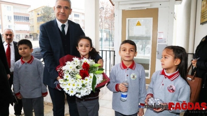 Başkan Güder, öğrencilerin karne heyecanına ortak oldu