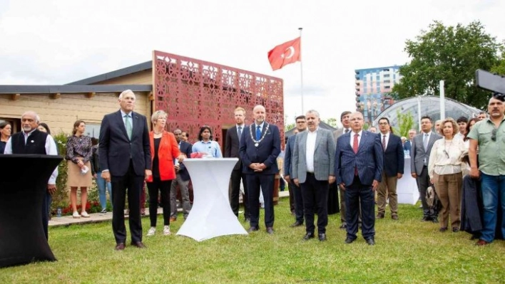 Başkan Mahçiçek 'Ay yıldızlı bahçemizle Hollanda'ya damga vurduk'