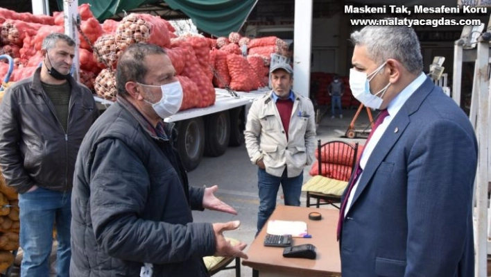 Başkan Sadıkoğlu sebze meyve komisyoncularının sorunlarını dinledi