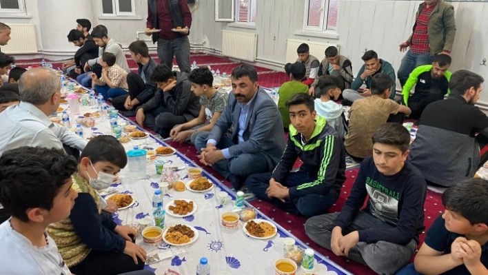 Başkan Samanlı Kuran kursu öğrencileri İle iftar yemeğinde Bir Araya Geldi