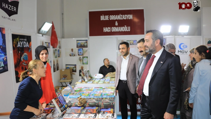 Başkan Şerifoğulları'na, Kitap Fuarı'nda Yoğun İlgi