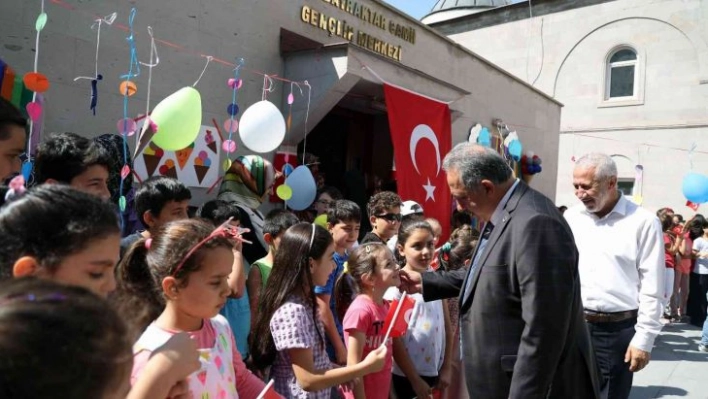 Başkan Yalçın'dan yaz kuran kursu öğrencilerine dondurma ikramı