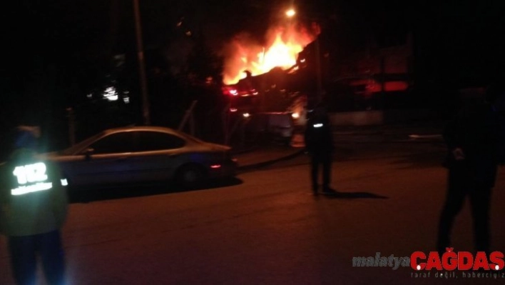 Başkent'te fabrika alev topuna döndü