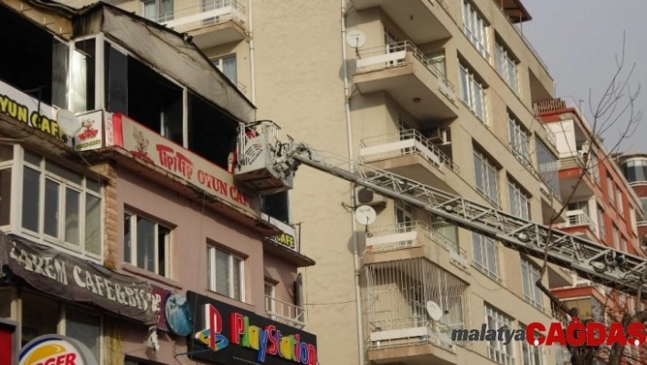 Başkent'te kafede çıkan yangın korkuttu