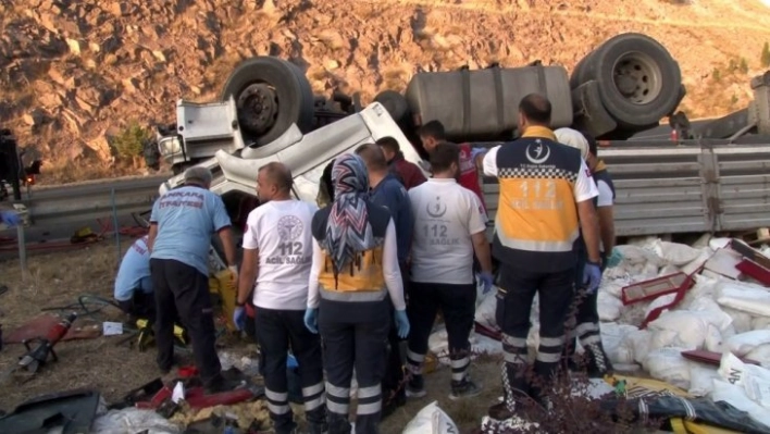 Başkent'te takla atan tırın sürücüsü öldü