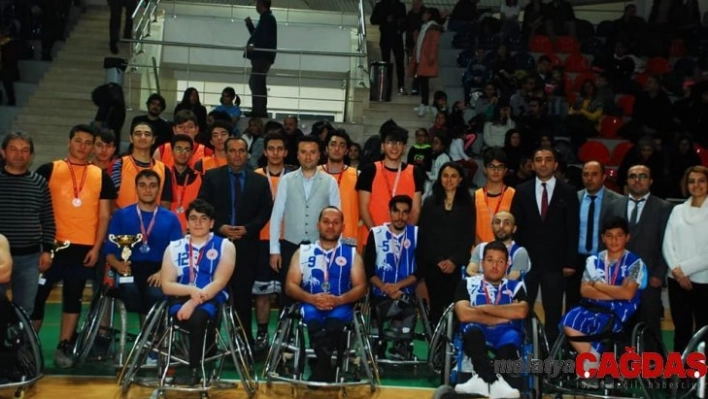 Basketler empati için atıldı