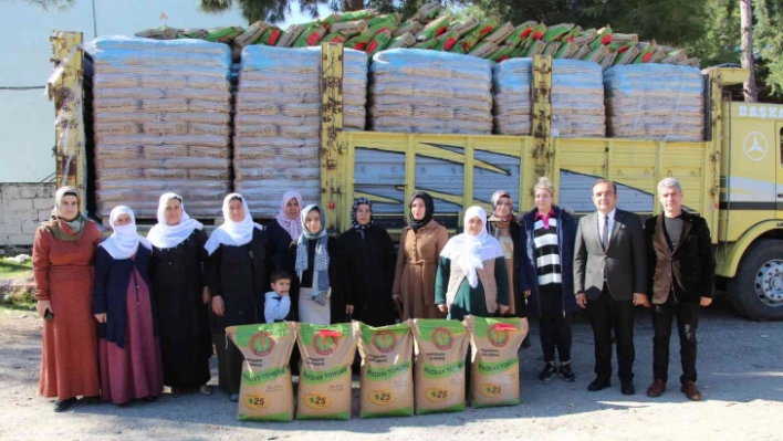 Batman'da kadın çiftçilere 30 ton buğday tohumu dağıtıldı