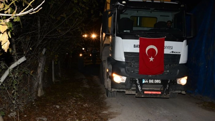 Battalgazi Belediyesi Ekipleri Alacakapı Mahallesi'nde Yol Çalışması Yaptı