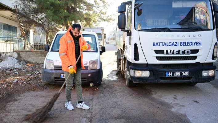 Battalgazi Belediyesi Enkaz Sonrası Temizlik Çalışmalarını Aralıksız Sürdürüyor