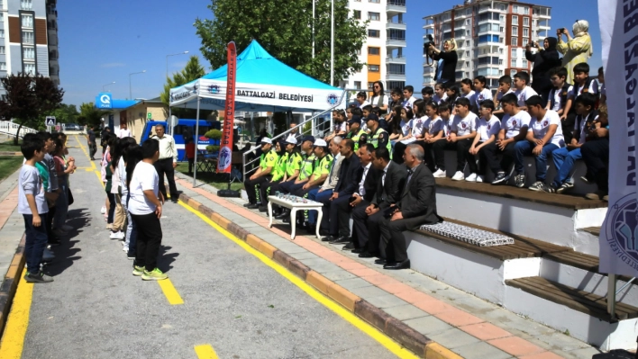 Battalgazi Belediyesi'nden bilgilendirici Trafik Haftası etkinliği