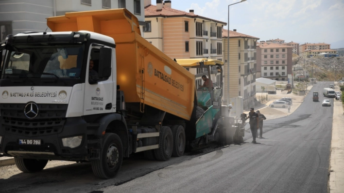 Battalgazi Belediyesi yol çalışmalarına aralıksız devam ediyor